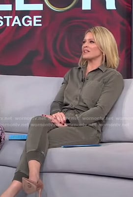 Sara's green jumpsuit on GMA Strahan Sara And Keke