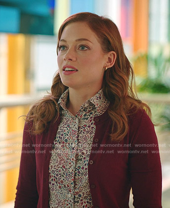 Zoey's white floral print shirt on Zoeys Extraordinary Playlist