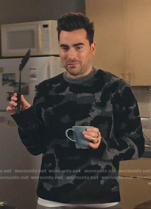 David's grey camouflage sweater on Schitts Creek
