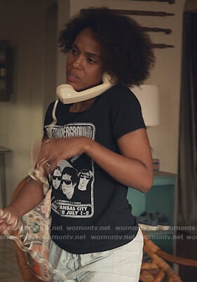 Mia's black Velvet Underground tee on Little Fires Everywhere