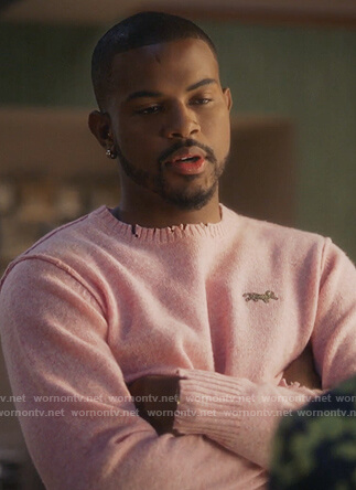 Aaron's pink distressed sweater on Grown-ish