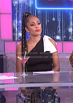 Amanda's black one-shoulder top with bow on The Real