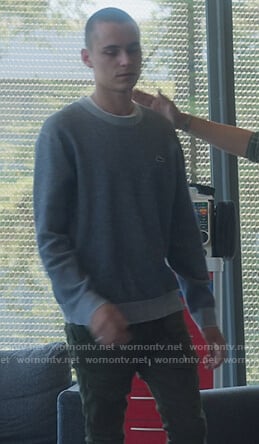 Ander's gray Lacoste sweater on Elite