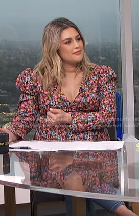 Carissa's floral maternity top on E! News Daily Pop