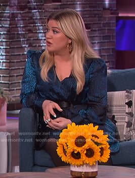 Kelly's blue leopard silk dress on The Kelly Clarkson Show