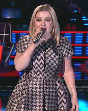 Kelly Clarkson's grey houndstooth mini dress on The Voice