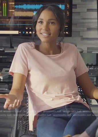 Layla's pink tee on All American