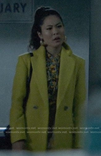 Mary's yellow coat on Batwoman