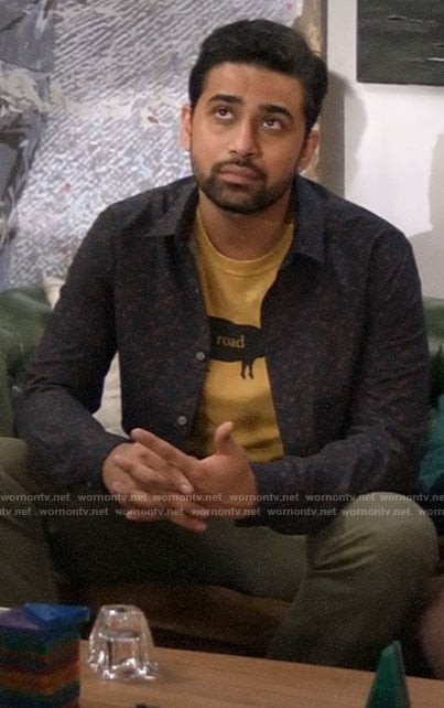 Rakesh's yellow pig road graphic t-shirt on God Friended Me