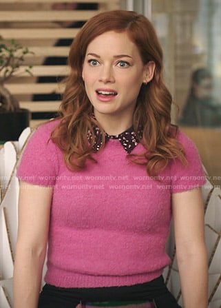 Zoey's pink short sleeve sweater on Zoeys Extraordinary Playlist