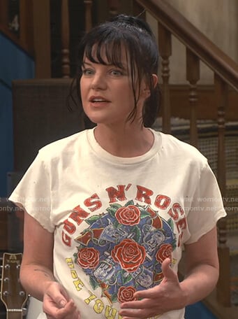Jackie's white Guns N Roses print tee on Broke