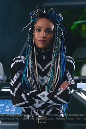 Charlie's black tie-dye turtleneck top on Legends of Tomorrow