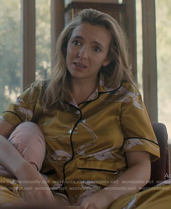 Villanelle's yellow satin printed pajamas on Killing Eve