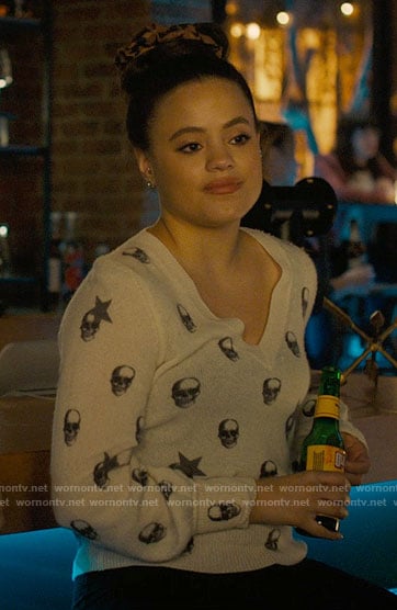 Maggie's skull and star print sweater on Charmed