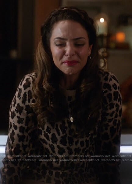 Zari's beige leopard print sweater on Legends of Tomorrow