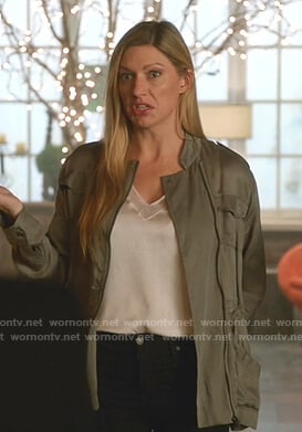 Ava's white lace trim v-neck top on Legends of Tomorrow