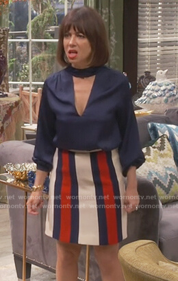 Elizabeth's white striped mini skirt on Broke