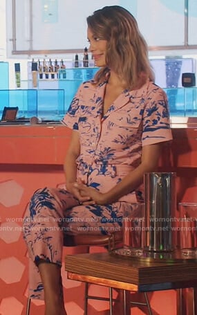 Noa's pink and blue floral blouse and pants on The Baker and the Beauty