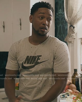 Emmett's white star Nike tee on The Chi