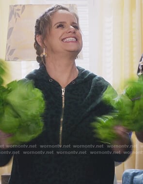 Kimmy's green leopard hoodie on Fuller House
