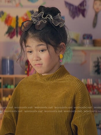 Claudia's mustard corduroy sweater on The Baby-Sitters Club