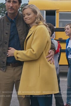 Barbara yellow coat on Stargirl