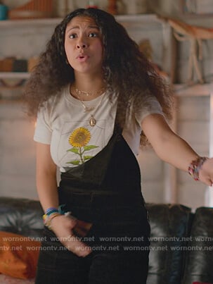 Julie's white sunflower graphic tee on Julie and the Phantoms