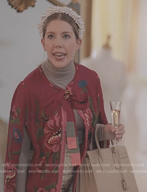 Katherine's beige tote bag on The Duchess