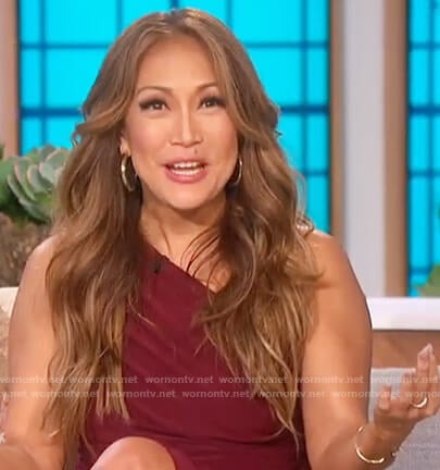 Carrie's maroon one shoulder dress on The Talk