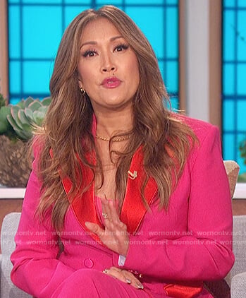 Carrie's pink colorblock blazer on The Talk