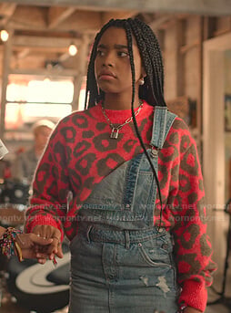 Flynn's pink leopard print sweater on Julie and the Phantoms
