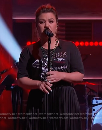 Kelly's black Elvis graphic tee on The Kelly Clarkson Show