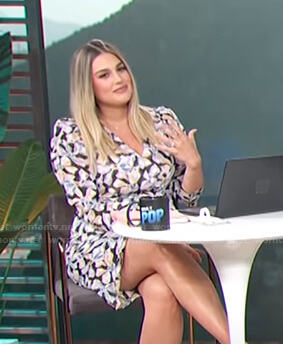 Carissa's black floral v-neck dress on E! News Daily Pop