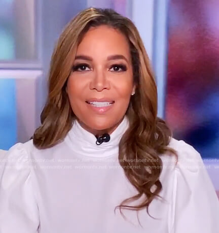 Sunny's white puff sleeve top on The View