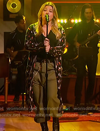 Kelly's leopard print long cardigan on The Kelly Clarkson Show