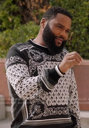 Andre's black bandana print sweatshirt on Black-ish