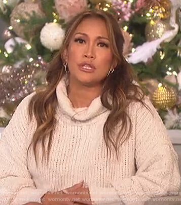 Carrie's white knit turtleneck sweater on The Talk