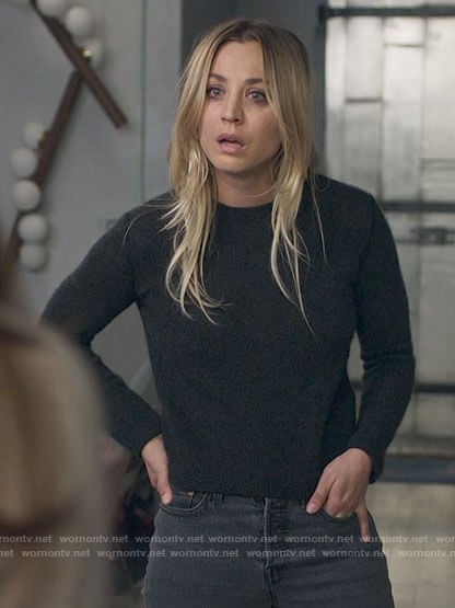 Cassie's charcoal sweater and grey jeans on The Flight Attendant