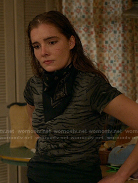Sandy's grey tiger print tee on Shameless