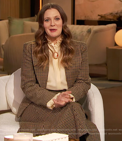 Drew's houndstooth blazer and skirt on The Drew Barrymore Show