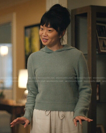 Emily's green hooded sweater on Zoeys Extraordinary Playlist