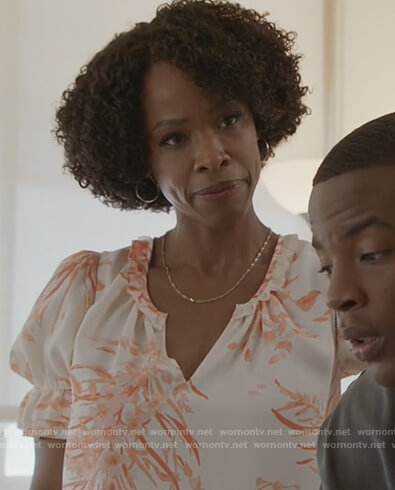 Grace's white floral puff top on All American