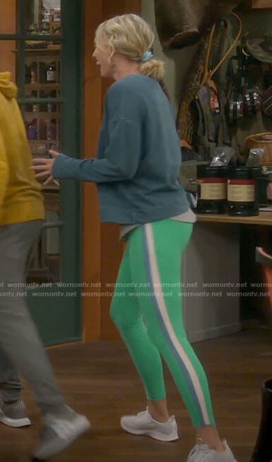 Mandy's green leggings with side stripe on Last Man Standing