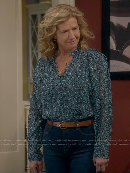 Vanessa's green floral blouse on Last Man Standing