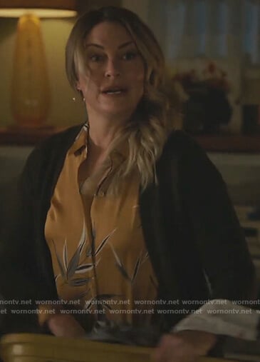Alice's yellow floral blouse on Riverdale