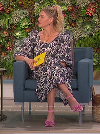 Amanda's blue floral puff sleeve dress on The Talk