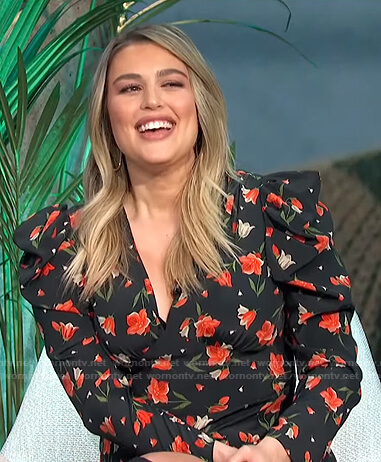 Carissa's black floral puff sleeve dress on E! News Daily Pop