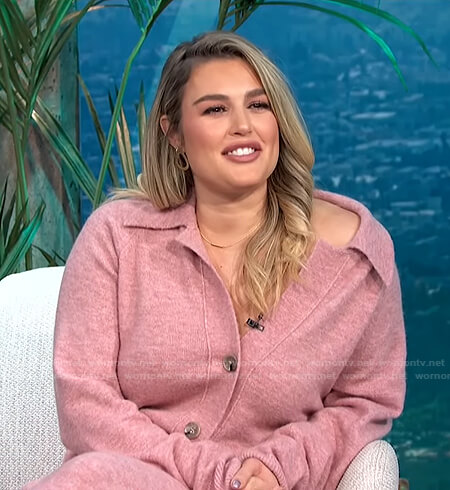 Carissa's pink cardigan and knit pants on E! News Daily Pop