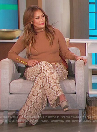 Carrie's beige button cuff sweater on The Talk