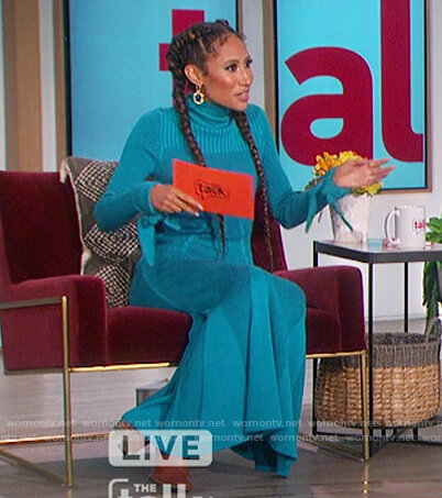Elaine's turqoise ribbed sweater and skirt on The Talk